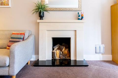 222 Farleigh Road, Warlingham, CR6 9EE