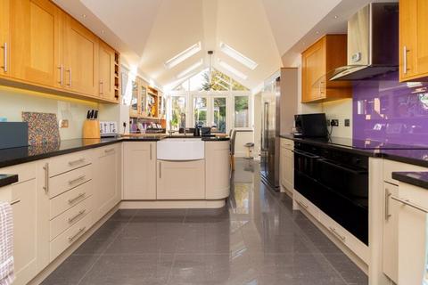 222 Farleigh Road, Warlingham, CR6 9EE