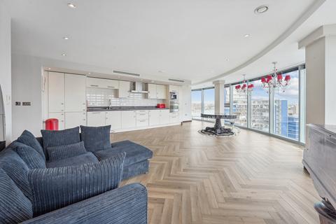2 bedroom apartment to rent, Altura Tower, London SW11
