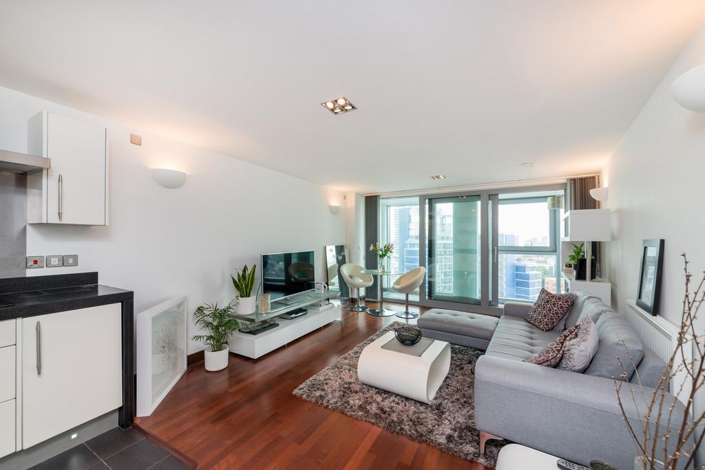 Living Area &amp; Access to Wintergarden