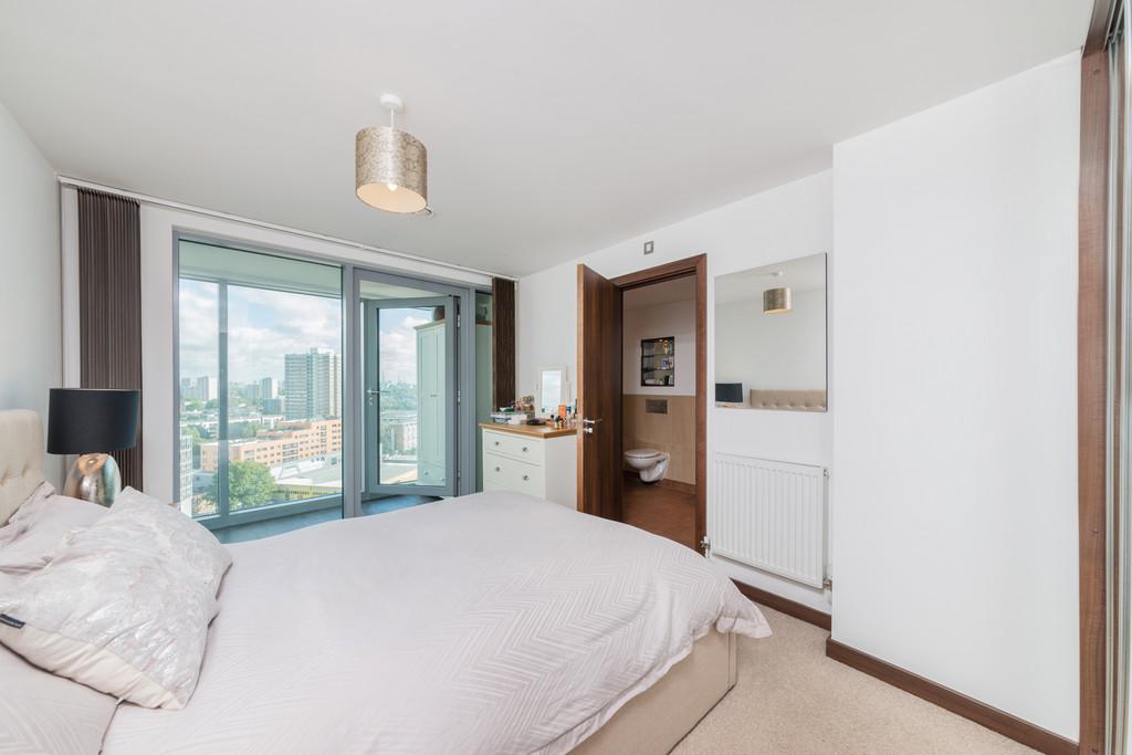 Bedroom with Ensuite &amp; Access to wintergarden