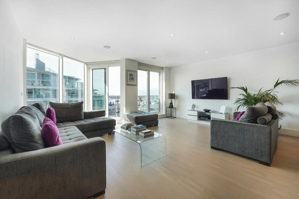 Ensign House, London SW18 3 bed apartment to rent - £4,449 pcm (£1,027 pw)