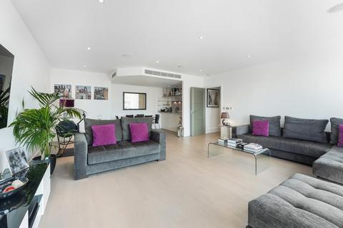3 bedroom apartment to rent, Ensign House, London SW18