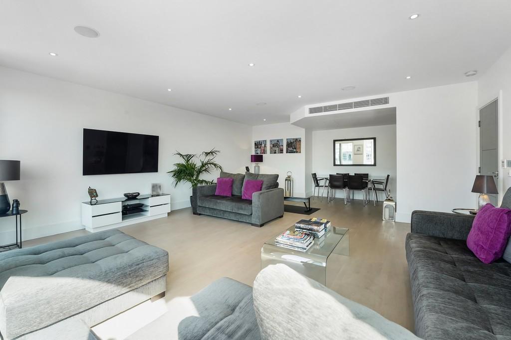 Ensign House, London SW18 3 bed apartment to rent - £4,750 pcm (£1,096 pw)