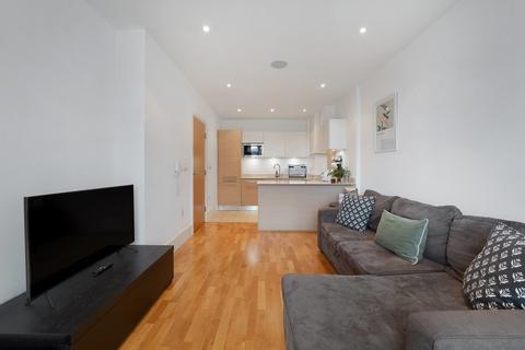 1 bedroom apartment to rent, Ensign House, Juniper Drive SW18