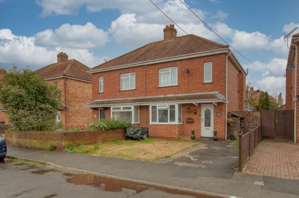 15 COLIN ROAD, TAUNTON 3 bed semidetached house for sale £294,000