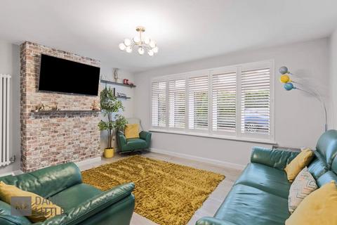 4 bedroom semi-detached house for sale - Gurton Road, Colchester, Essex