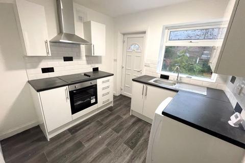 3 bedroom terraced house to rent, Deepdale Drive, Manchester