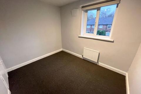 3 bedroom terraced house to rent, Deepdale Drive, Manchester