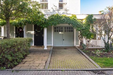 4 bedroom end of terrace house for sale, Portland Close, Worcester Park, KT4