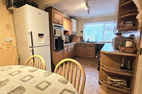 3 bedroom terraced house for sale, Bromley Lane, Kingswinford DY6