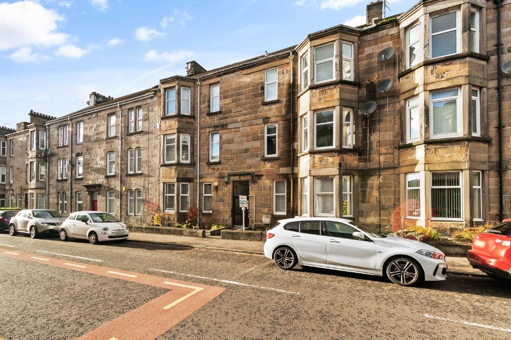 Bonhill Road, Dumbarton, West Dunbartonshire, G82 2 bed flat for sale