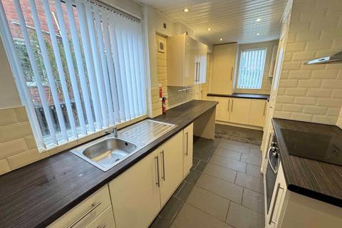 3 bedroom semi-detached house to rent, Ilford Road, Wallsend.  NE28 0LU