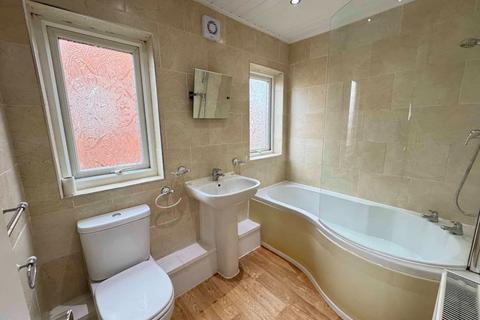 3 bedroom semi-detached house to rent, Ilford Road, Wallsend.  NE28 0LU