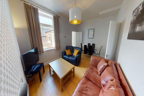 4 bedroom house to rent, Moldgreen, Huddersfield HD5