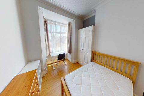 4 bedroom house to rent, Moldgreen, Huddersfield HD5