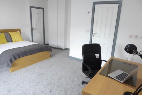 6 bedroom house to rent, Stile Common Road, Huddersfield HD4