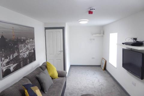 6 bedroom house to rent, Stile Common Road, Huddersfield HD4