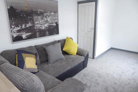 6 bedroom house to rent, Stile Common Road, Huddersfield HD4