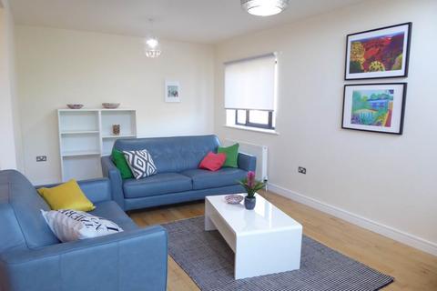 4 bedroom flat to rent, Newsome, Huddersfield HD4