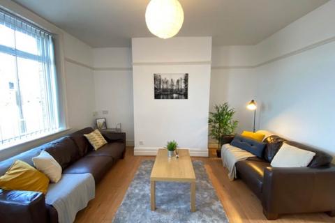 4 bedroom terraced house to rent, Moldgreen, Huddersfield HD5