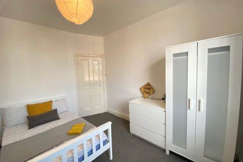4 bedroom terraced house to rent, Moldgreen, Huddersfield HD5