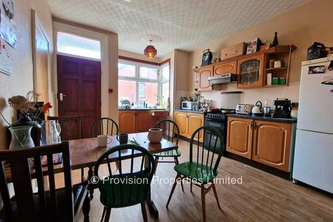 4 bedroom terraced house to rent, Beechwood View, Burley LS4