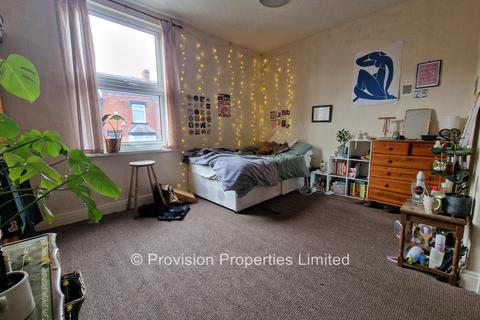 4 bedroom terraced house to rent, Beechwood View, Burley LS4