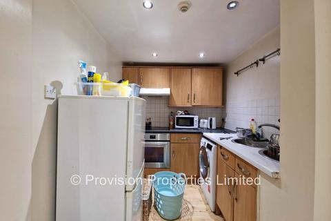 2 bedroom flat to rent, Regent Park Terrace, Hyde Park LS6