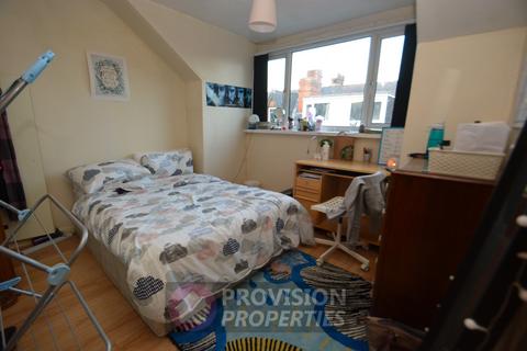 4 bedroom terraced house to rent, Meadow View, Hyde Park LS6