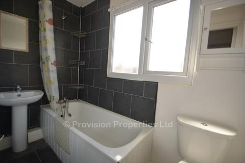 2 bedroom terraced house to rent, Kelsall Avenue, Hyde Park LS6