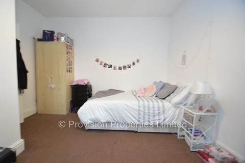 2 bedroom terraced house to rent, Kelsall Avenue, Hyde Park LS6