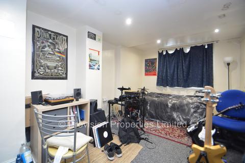 3 bedroom flat to rent, Regent Park Terrace, Hyde Park LS6