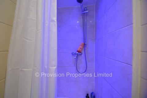 3 bedroom flat to rent, Regent Park Terrace, Hyde Park LS6