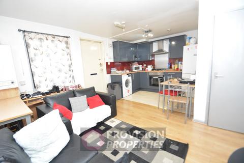 3 bedroom flat to rent, Regent Terrace, Hyde Park LS6