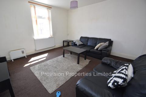 2 bedroom end of terrace house to rent, Harold Walk, Hyde Park LS6