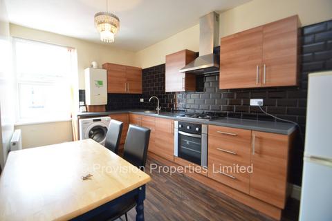 2 bedroom end of terrace house to rent, Harold Walk, Hyde Park LS6