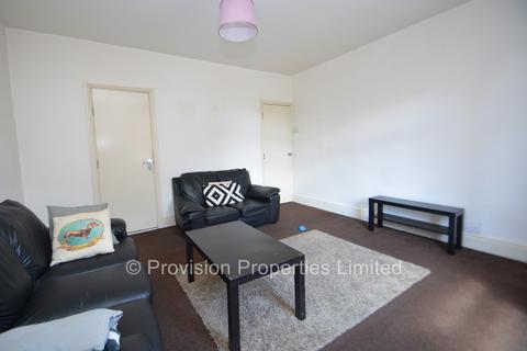 2 bedroom end of terrace house to rent, Harold Walk, Hyde Park LS6