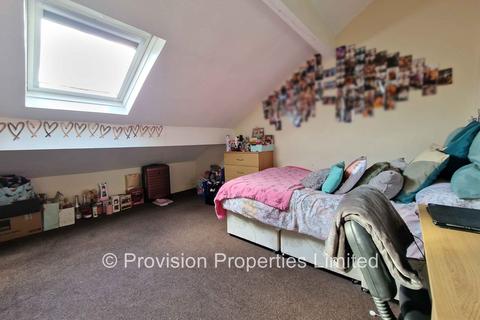 2 bedroom end of terrace house to rent, Harold Walk, Hyde Park LS6