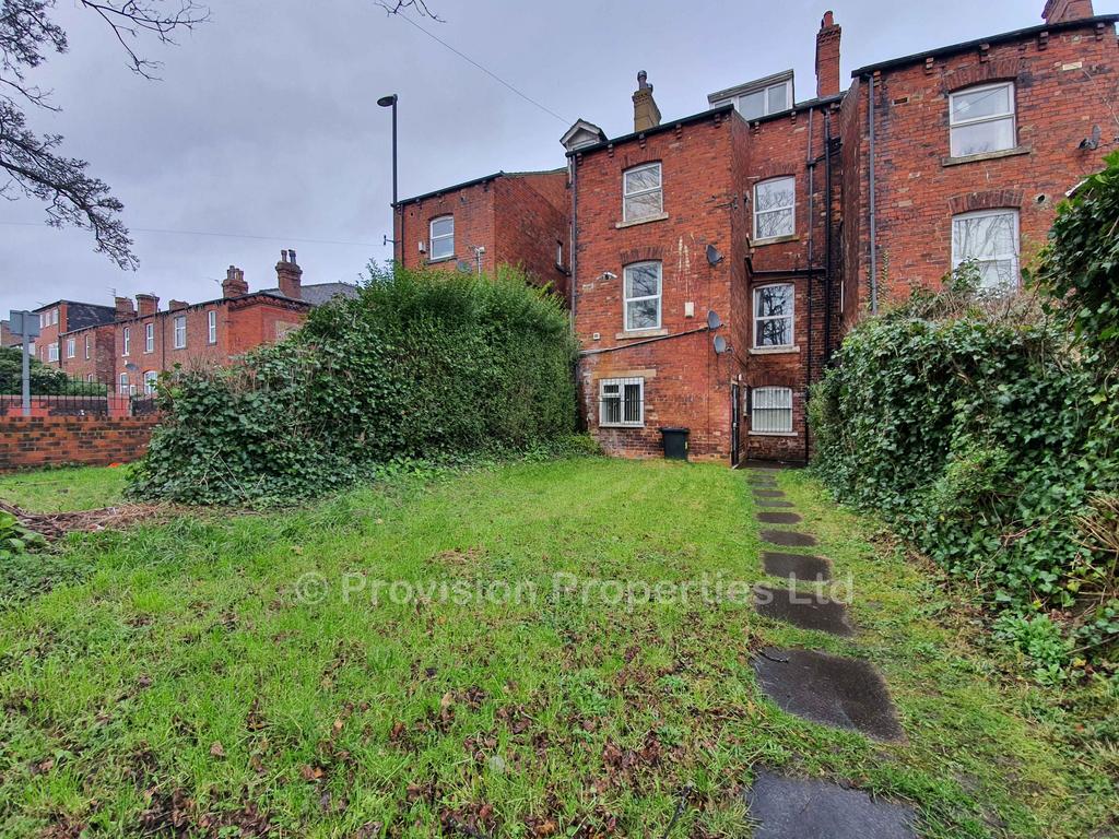 Cardigan Road, Headingley LS6 3 bed flat to rent £1,287 pcm (£297 pw)