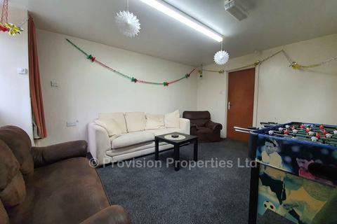 3 bedroom flat to rent, Cardigan Road, Headingley LS6