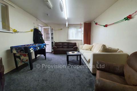 3 bedroom flat to rent, Cardigan Road, Headingley LS6