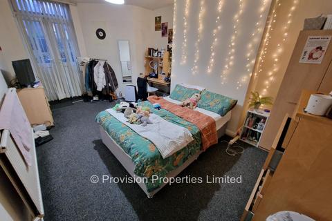 3 bedroom flat to rent, Cardigan Road, Headingley LS6