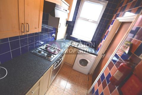 2 bedroom terraced house to rent, Thornville Avenue, Hyde Park LS6