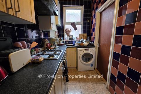 2 bedroom terraced house to rent, Thornville Avenue, Hyde Park LS6