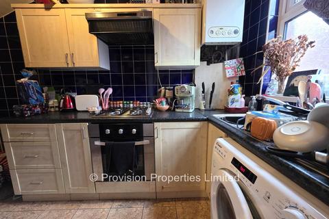 2 bedroom terraced house to rent, Thornville Avenue, Hyde Park LS6