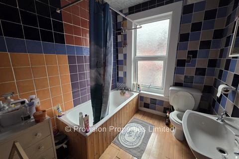 2 bedroom terraced house to rent, Thornville Avenue, Hyde Park LS6