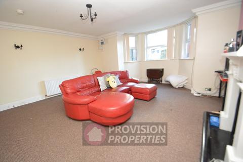 2 bedroom flat to rent, Cardigan Road, Headingley LS6