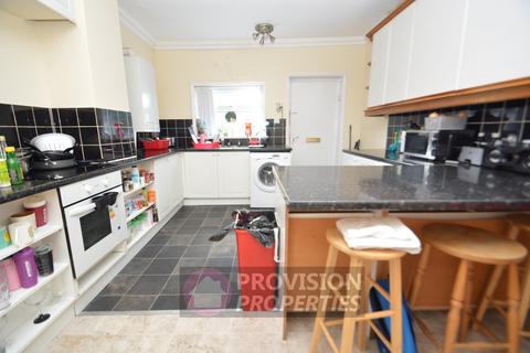 2 bedroom flat to rent, Cardigan Road, Headingley LS6