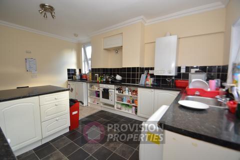 2 bedroom flat to rent, Cardigan Road, Headingley LS6